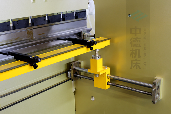 ZDP-10032高精度x軸結(jié)構(gòu)，采用滾珠絲桿，精度高無游隙，淬火高強(qiáng)度擋指，并有倒三角鎖卡裝置不掉落.jpg