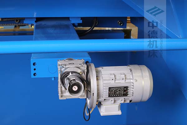 ZDS-1632后擋料AC電機與減速器一體，故障少，速度快.jpg