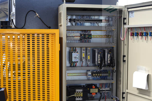 ZDPE8025-ESTUN原廠適配電氣箱總成，抗干擾能力強(qiáng)，電氣運(yùn)行穩(wěn)定.jpg