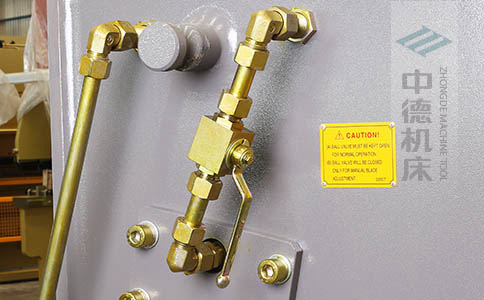 ZDS-432整機(jī)所有液壓管線均采用卡套式接頭，耐高壓，更換便捷.jpg