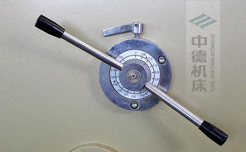 ZDS-640剪板機(jī)刀片間隙手動調(diào)節(jié)器，刻度清淅，調(diào)節(jié)省力又簡便.jpg